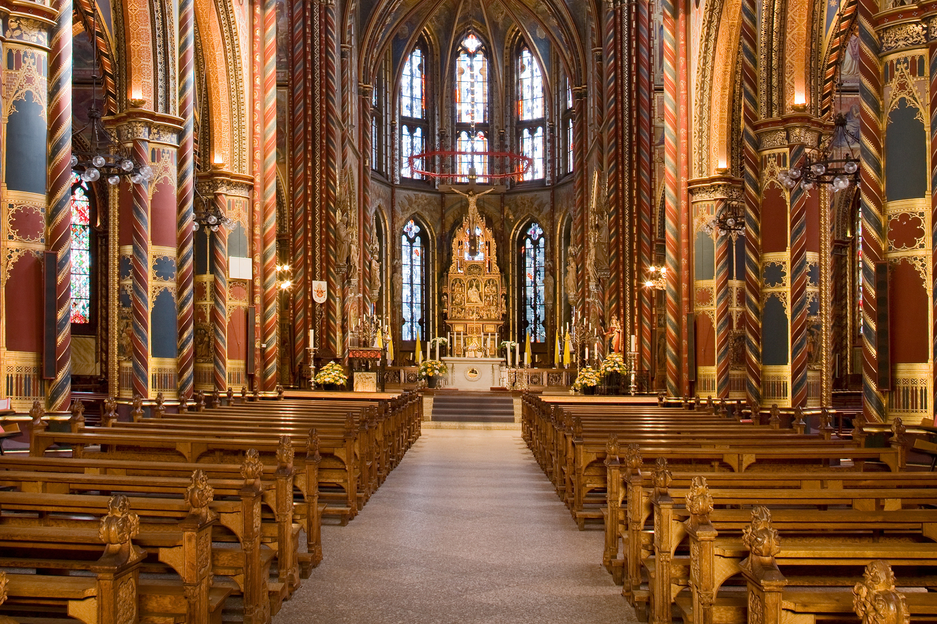 basilika-innen-lechtape_1920x1280_cropped.jpg