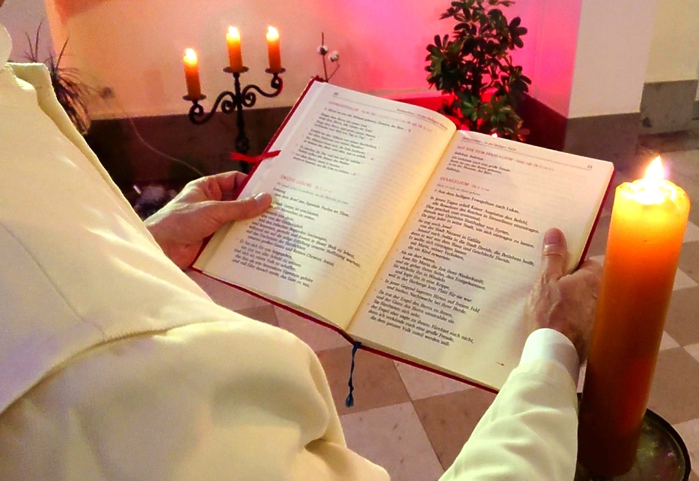 Prämonstratenser laden zur musikalischen Christvesper in der Krankenhauskapelle