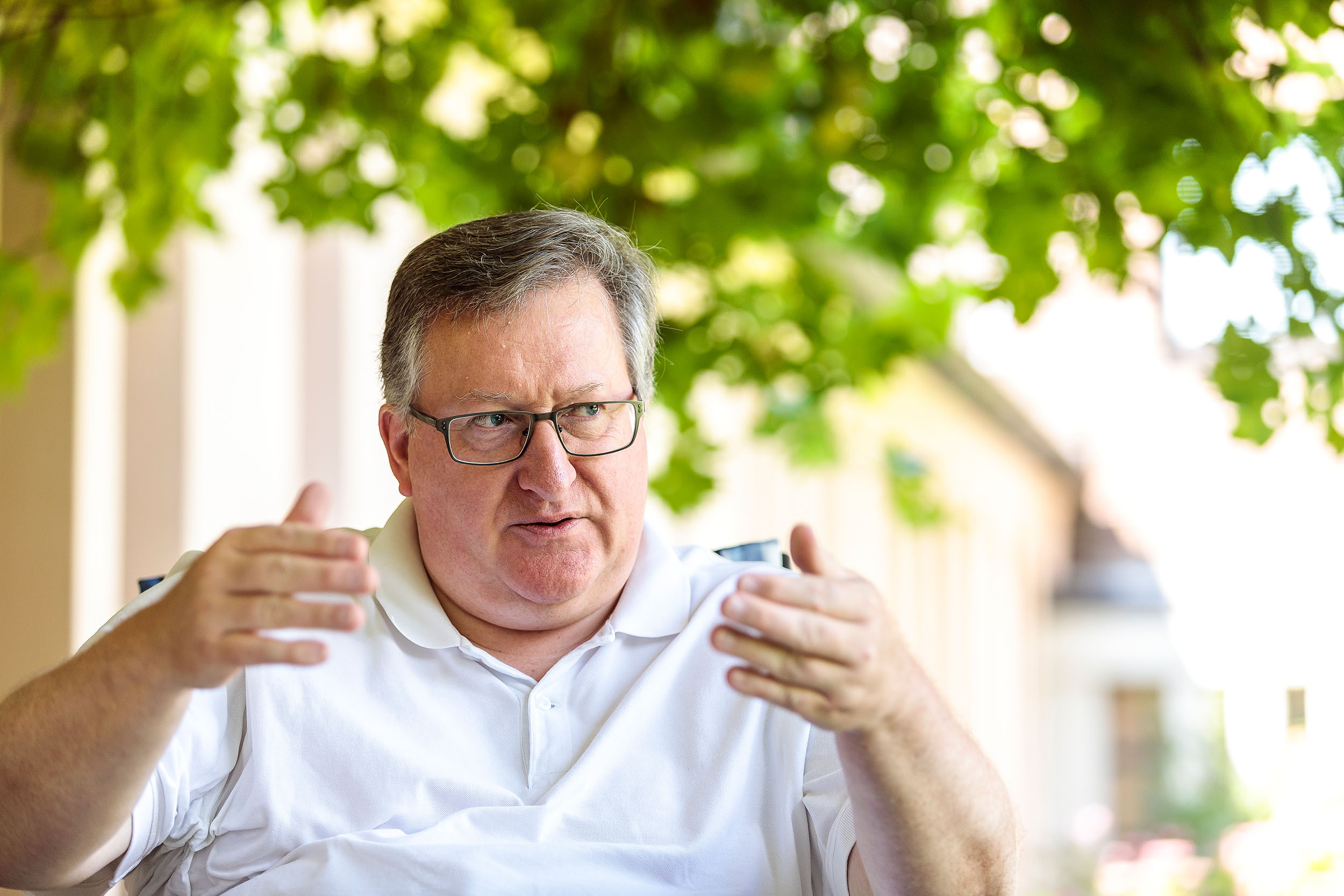 Abt Albert beim Interview in der Abtei Hamborn